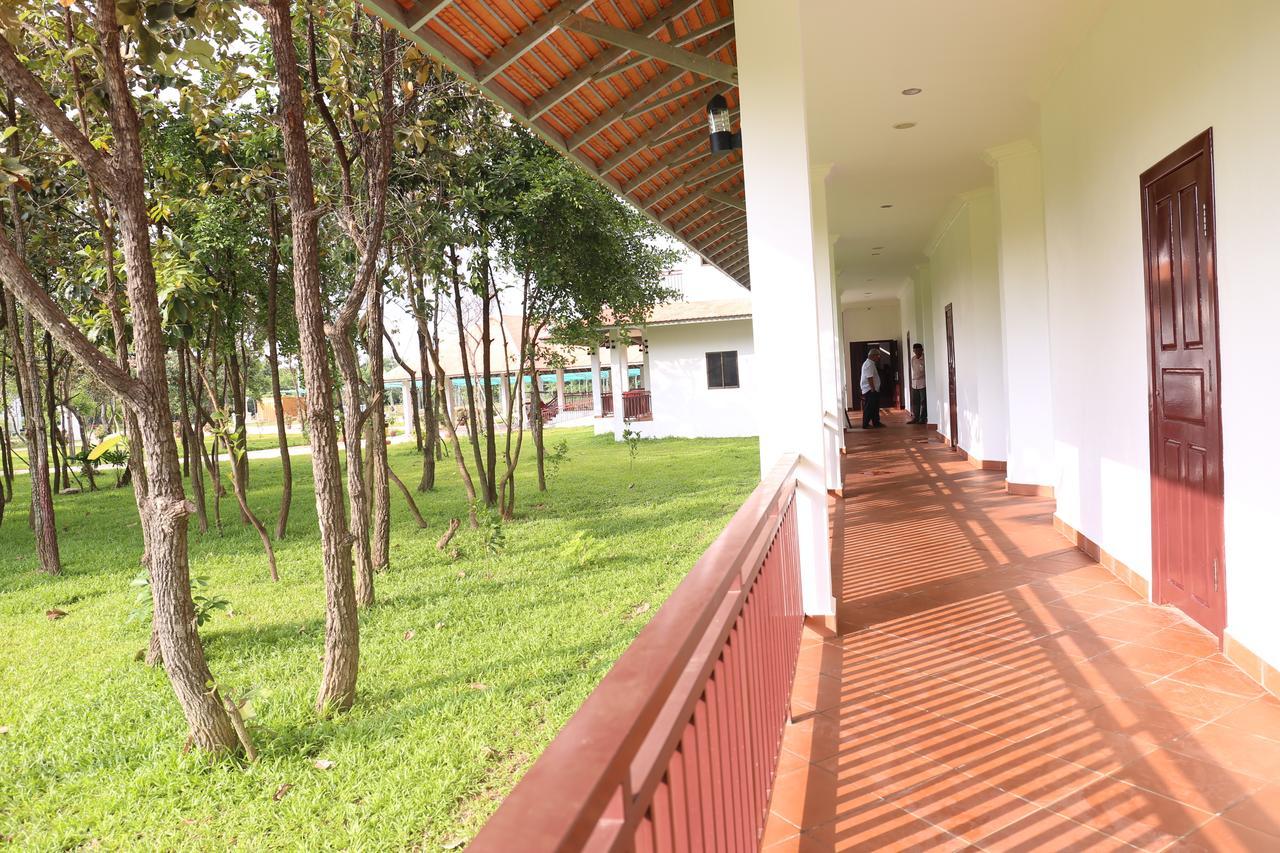 Samrith Hotel Kampong Thom Exterior photo